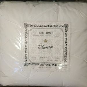 Queen white comforter